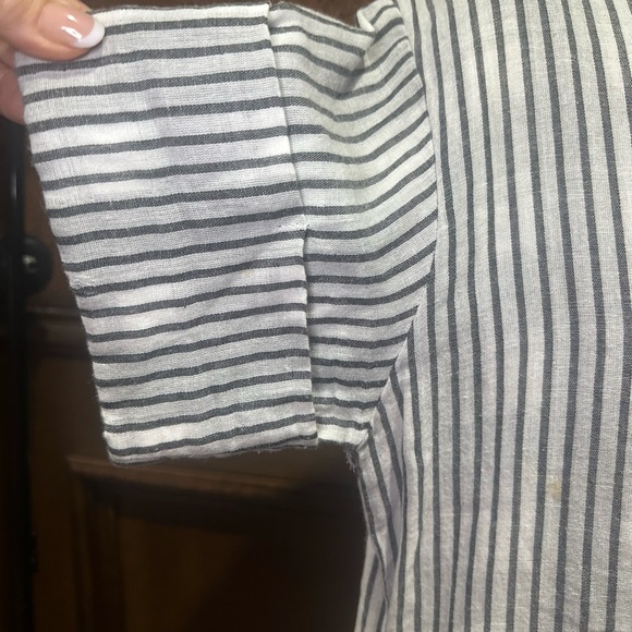 NWOT SIZE S/M Casual Striped Button-Down Shirt - Picture 3 of 8
